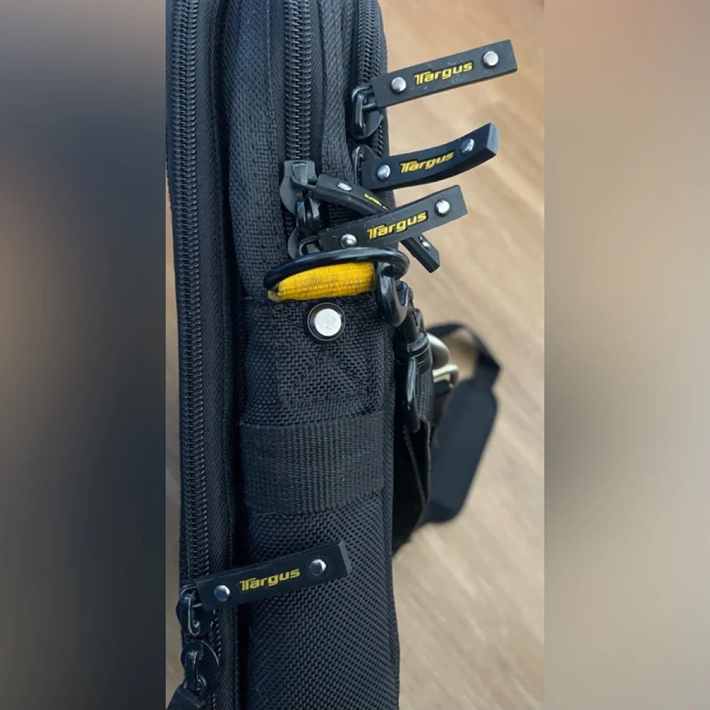 Targus multiple compartments bag